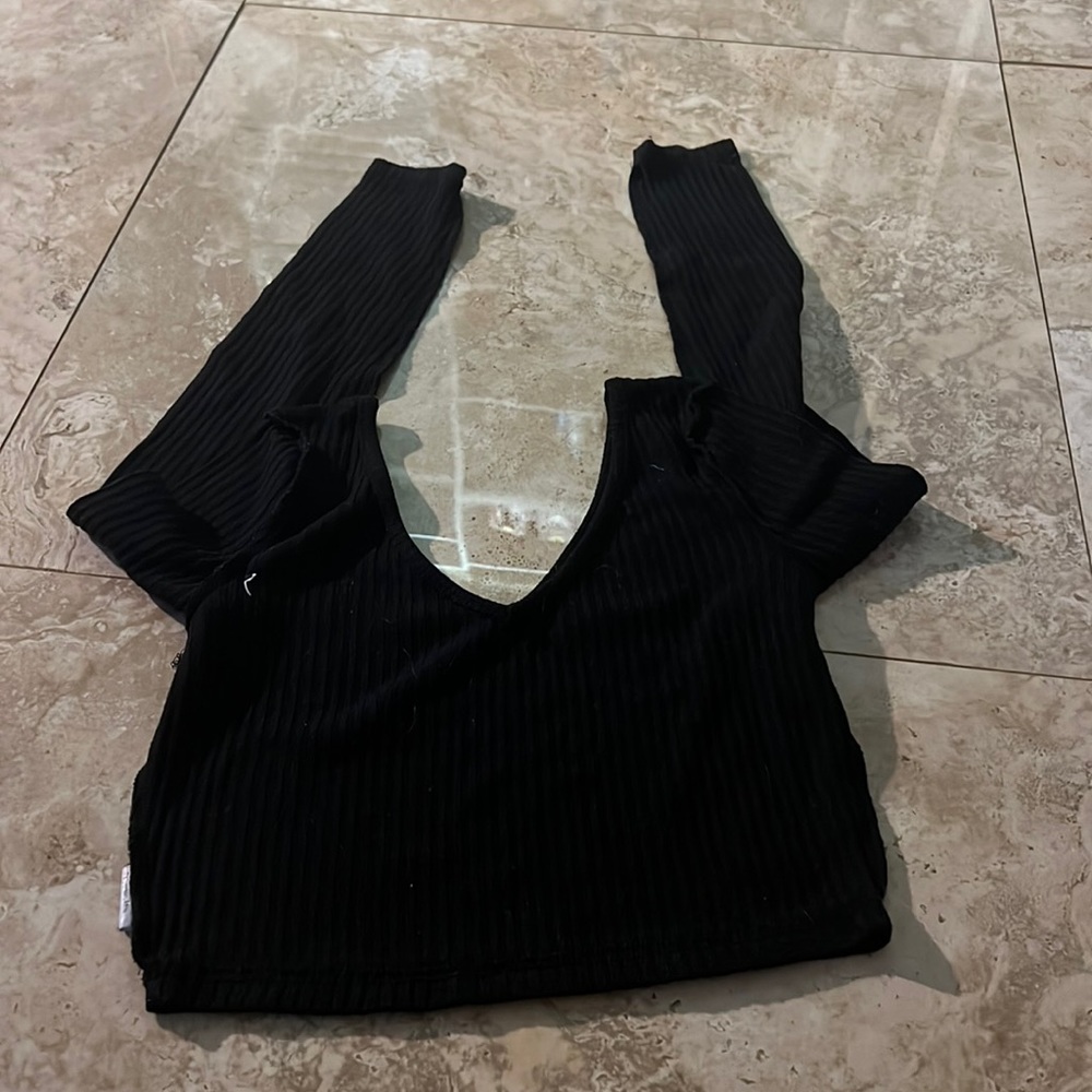 long sleeve black crop top
